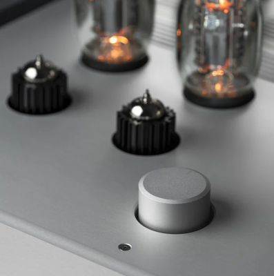 E-Glo I AMP